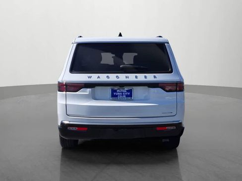 Used 2024 Jeep Wagoneer L Series II image 5