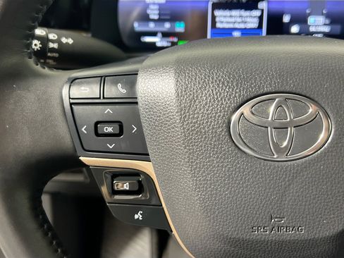 Used 2023 Toyota Crown AWD/4WD image 18