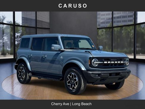 Used 2025 Ford Bronco Outer Banks AWD/4WD image 1