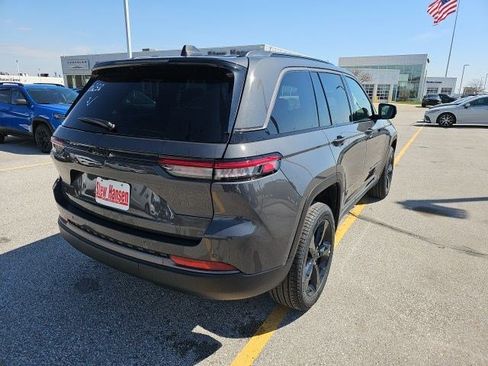 New 2026 Jeep Grand Cherokee Limited w/ Limited Altitude Package AWD/4WD image 6