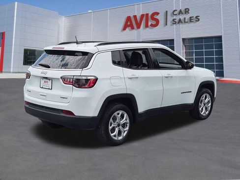 Used 2025 Jeep Compass Latitude w/ Sun & Sound Group AWD/4WD image 6