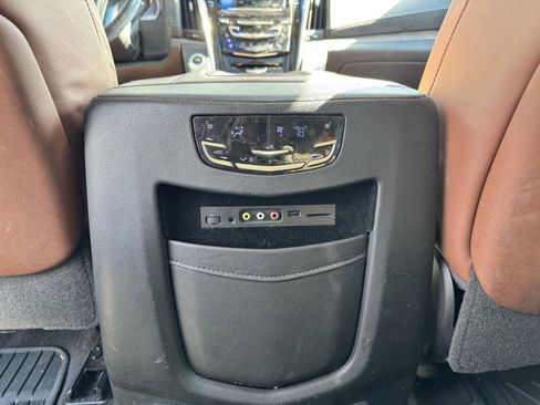 Used 2016 Cadillac Escalade Premium image 15