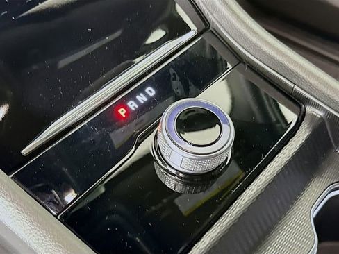 New 2025 Jeep Grand Cherokee Altitude image 16