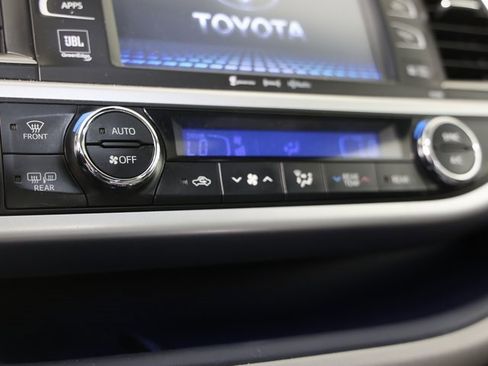 Used 2018 Toyota Highlander Limited image 15