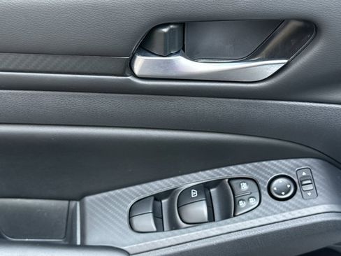 Used 2024 Nissan Altima 2.5 SV w/ SV Premium Package image 17