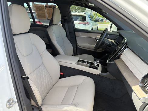 Used 2026 Volvo XC90 B6 Plus w/ Protection Package Premier AWD/4WD image 35