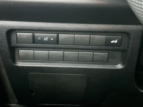 Used 2023 Mitsubishi Outlander SE image 17