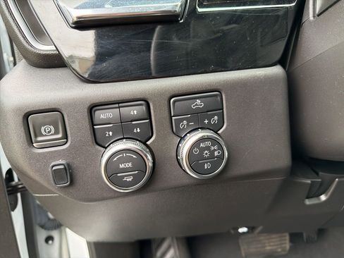 Used 2024 GMC Sierra 1500 Elevation AWD/4WD image 17