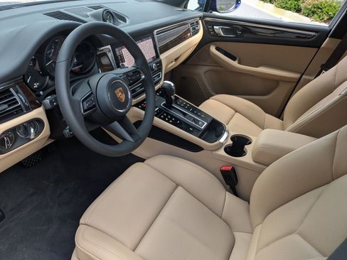 New 2026 Porsche Macan image 4