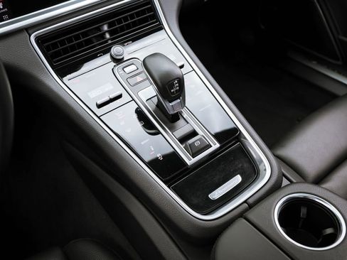 Used 2018 Porsche Panamera 4S image 9