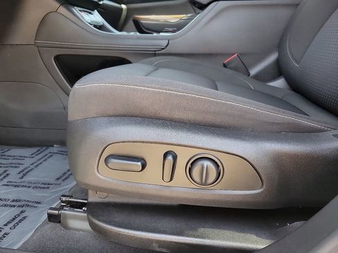 Used 2023 GMC Acadia SLE w/ Driver Convenience Package image 13