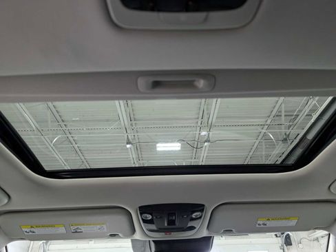 Certified 2024 Kia Seltos SX w/ SX Sunroof Package AWD/4WD image 17