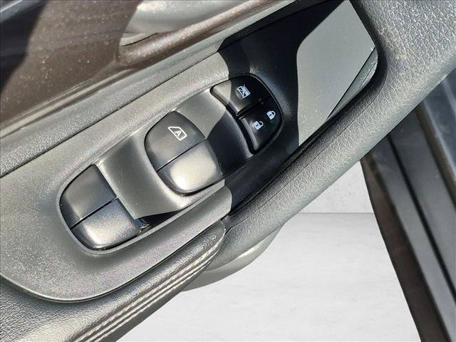 Used 2020 Nissan Rogue S FWD image 12