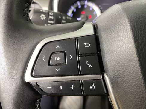 Used 2024 Toyota Highlander XLE AWD/4WD image 18
