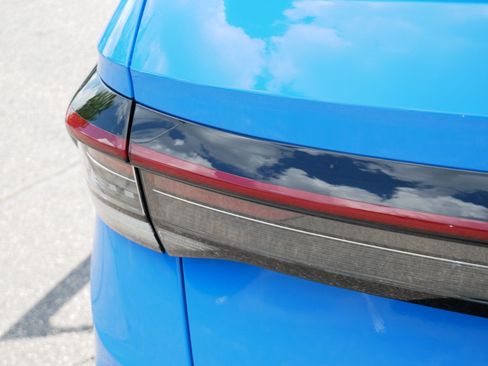Certified 2025 Volkswagen Taos SE AWD/4WD image 17