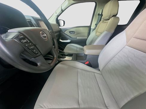 Used 2023 Nissan Frontier SV w/ Technology Package RWD image 13