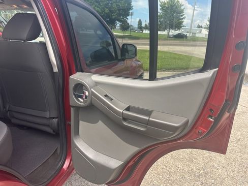 Used 2015 Nissan Xterra X image 14