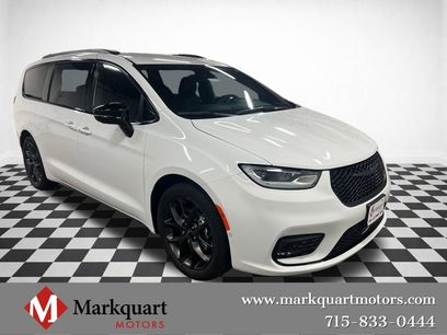 Used 2024 Chrysler Pacifica Touring-L w/ S Appearance Package