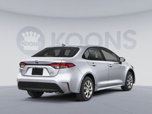 Used 2025 Toyota Corolla LE FWD image 2