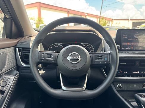 Used 2022 Nissan Rogue SV FWD image 19