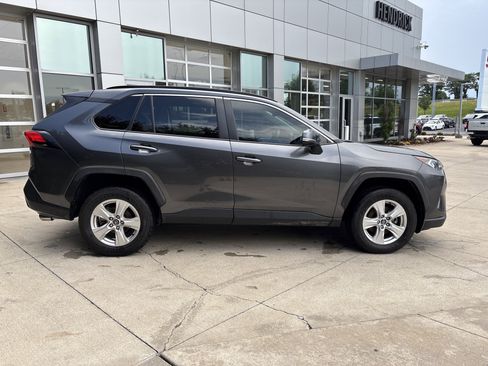 Used 2021 Toyota RAV4 XLE FWD image 9