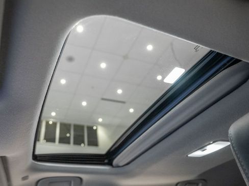 Used 2023 Toyota Corolla Cross XLE w/ Convenience Package image 17