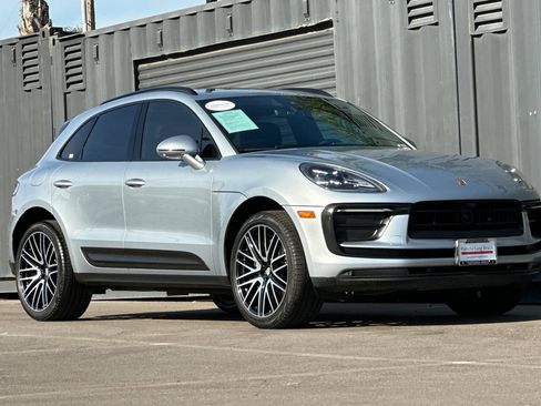 Certified 2024 Porsche Macan image 10