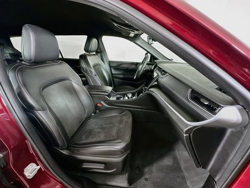 Used 2025 Jeep Grand Cherokee L Laredo RWD image 33