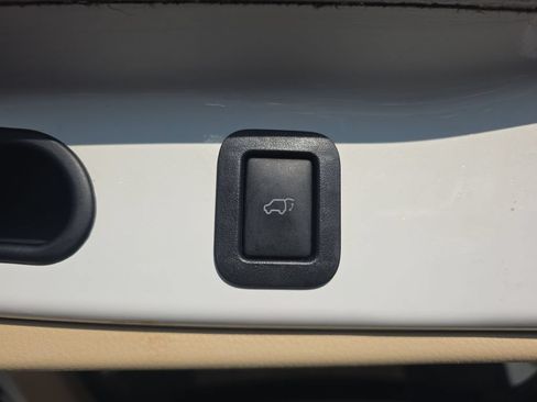 Used 2016 Toyota Highlander Limited FWD image 33