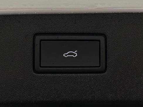 New 2025 Volkswagen Tiguan SE R-Line image 6