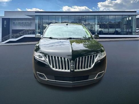 Used 2013 Lincoln MKX FWD image 2