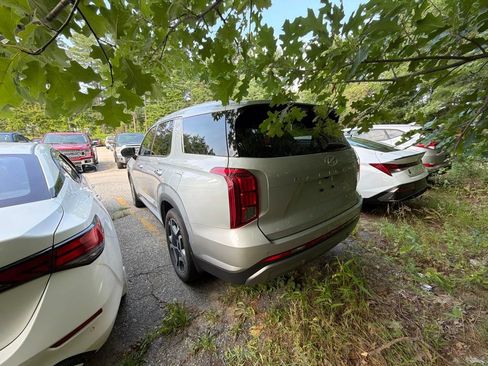 Used 2024 Hyundai Palisade SEL w/ Premium Package AWD/4WD image 2