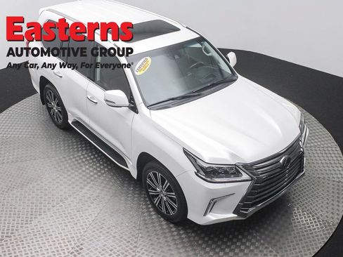 Used 2018 Lexus LX 570 4WD w/ Luxury Package image 3