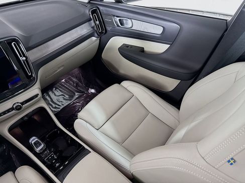 Certified 2026 Volvo XC40 B5 Ultra w/ Climate Package image 25