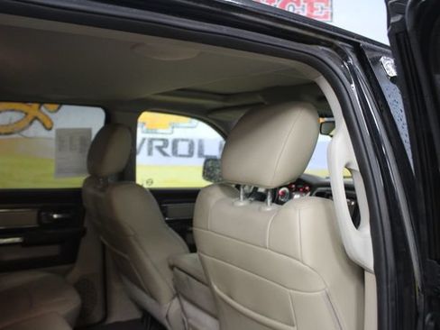 Used 2017 RAM 1500 Laramie w/ Convenience Group AWD/4WD image 10