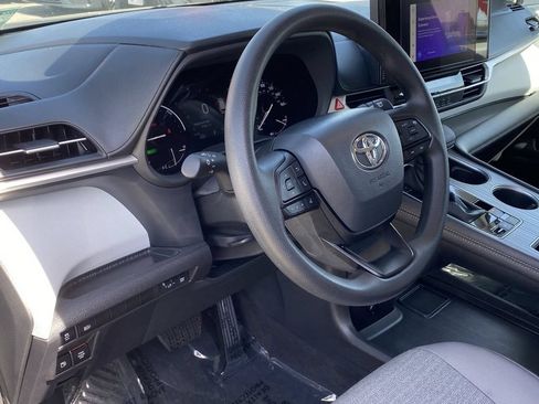 Certified 2026 Toyota Sienna LE FWD image 22
