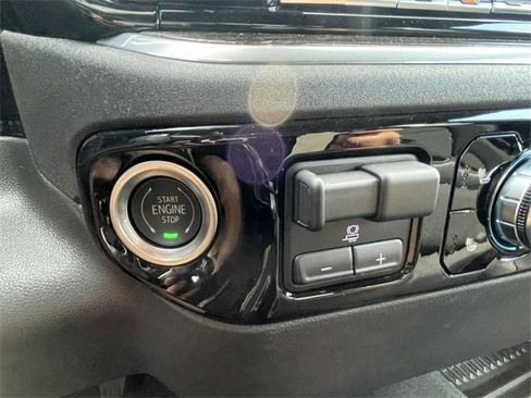 New 2025 GMC Sierra 1500 Elevation image 14