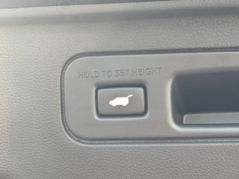 Used 2025 Honda Pilot Elite image 11