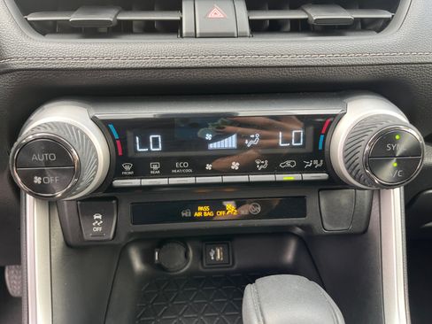 Used 2025 Toyota RAV4 LE AWD/4WD image 22