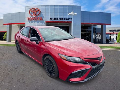 Used 2024 Toyota Camry SE image 1