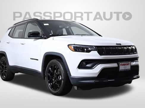 Used 2022 Jeep Compass Latitude FWD image 4