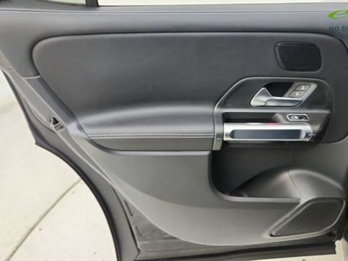 Used 2025 Mercedes-Benz GLB 250 4MATIC w/ Exclusive Package image 47