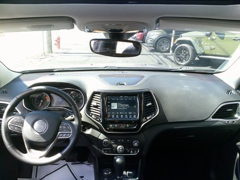 Used 2021 Jeep Cherokee Limited image 22