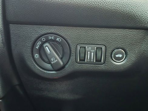 Used 2022 Dodge Challenger GT image 33