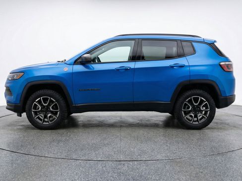 Used 2025 Jeep Compass Trailhawk image 5