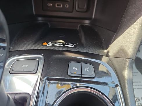 Used 2024 Chevrolet Equinox Premier AWD/4WD image 30