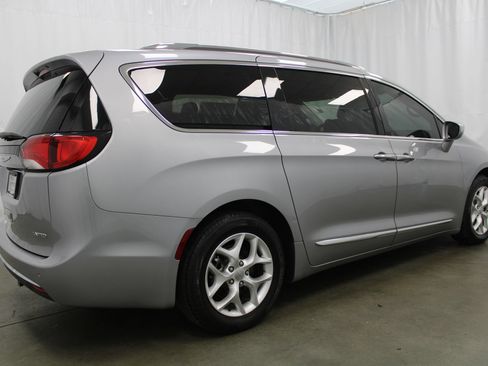 Used 2020 Chrysler Pacifica Limited FWD image 6