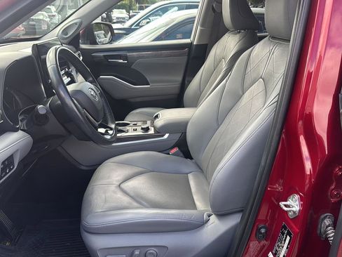 Used 2020 Toyota Highlander Platinum image 12