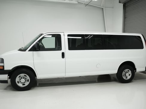 Used 2017 Chevrolet Express 3500 LT w/ LT Preferred Equipment Group image 6