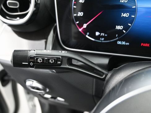 Used 2024 Mercedes-Benz GLC 300 4MATIC image 17